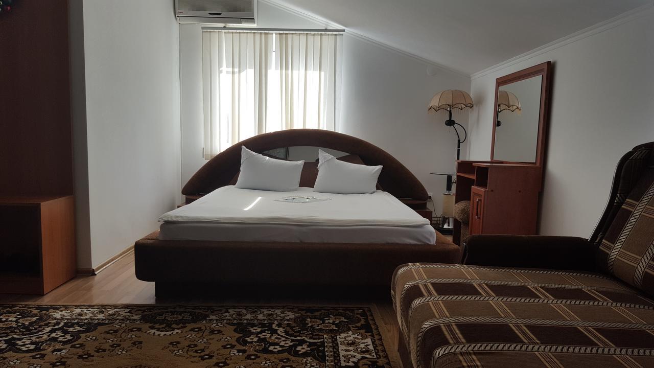Hotel Confort Drochia Εξωτερικό φωτογραφία